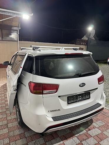 Kia: Kia Carnival: 2018 г., Минивэн — 11