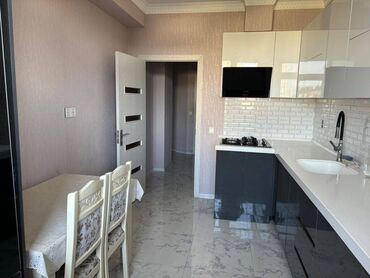 5 mkr satilan evler: 3 комнаты, Новостройка, 87 м²