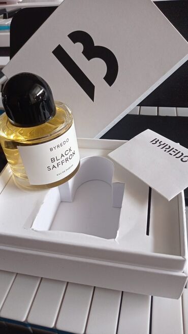 Byredo Black Saffron ətir, zərif şüşə butulkada təqdim olunur