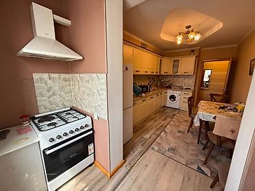 2 8: 2 комнаты, 90 м², ул. Ахунбаева / Бакаева Элитка, 4 этаж, Евроремонт — 2