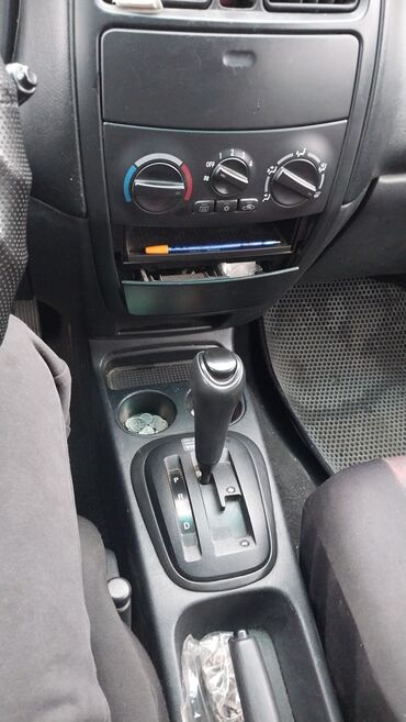 хова тягачь: Mitsubishi Space Star: 2002 г., 1.6 л, Автомат, Бензин, Хэтчбэк