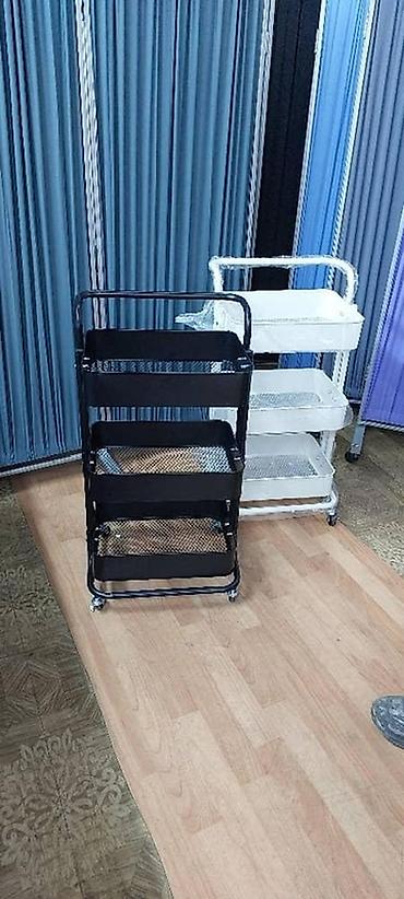 Металлические салонные тележки и табуреты на колесах - Тележка