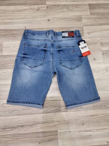 Bermude i šorcevi: Dzins sorcevi
Brojevi 29 36 38 40 
Cena 2700 din — 10