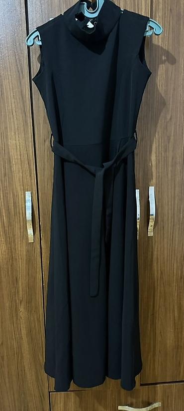 Qara maxi don - Model: qoluzunluqsuz, yuxarı hissəsi sadə kəsimli