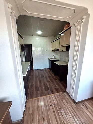isti dosəmə: İcarəyə verilir 3 otaqlı köhnə tikili 72 m², Neftçilər m. 550 AZN/ay — 10