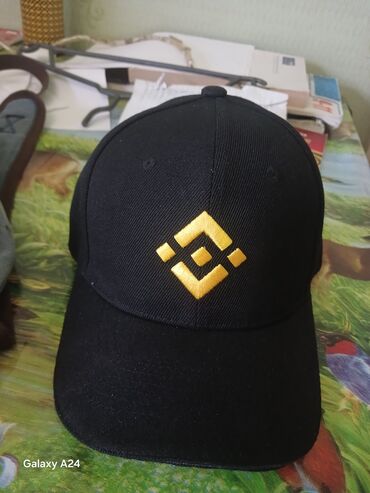 Baş geyimləri: Binance papaq 10 azn