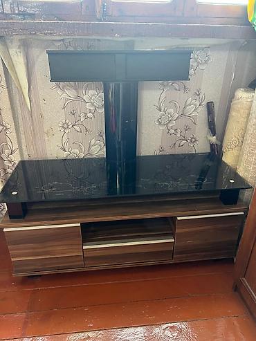 android smart tv box: TV altlığı — 1