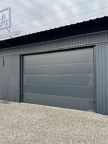 Секционные ворота: Алюминиевые, Автоматические, Длина: 10 м, Alutech, Для частного дома, С калиткой, В рассрочку, Новый, Бесплатная установка — 5