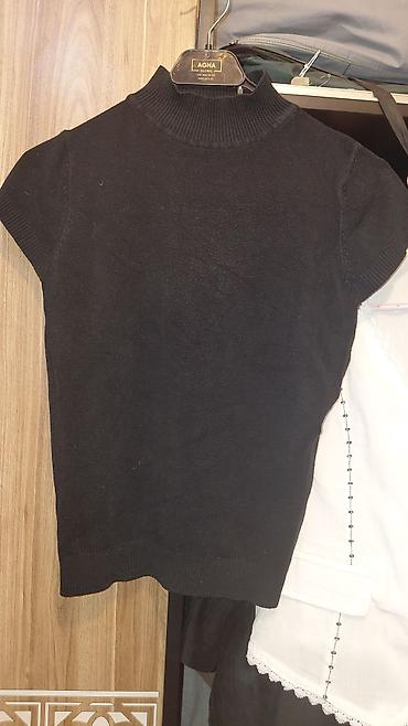 qar geyimi: Maksimun 10 alana 1 manatdan Qadın üst geyimləri dəsti 1) Ağ T‑shirt — 10