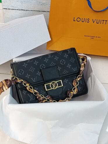 Toy paltarları və aksesuarları: Çiyin çantası, Louis Vuitton