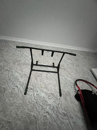 dəmir dirəy: Divara quraşdırılan turnik - Material: möhkəm metal konstruksiya - — 1