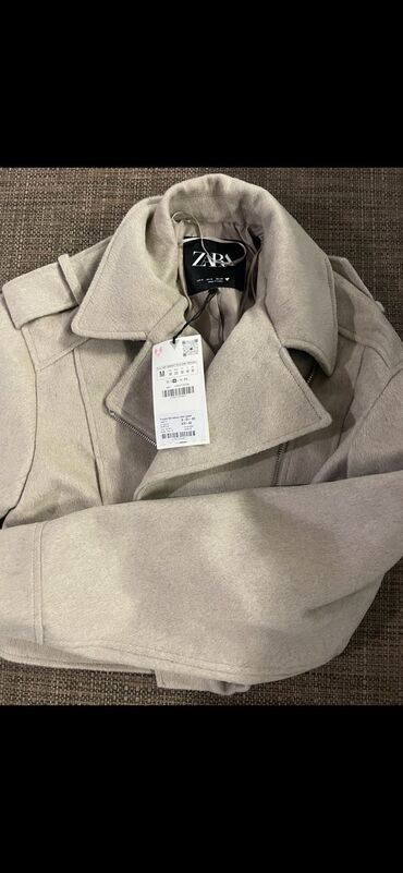 куртка бежевый: Куртка косуха Zara
Новая 
Брали за 6500с 
Отдам за 3500с 
Размер M