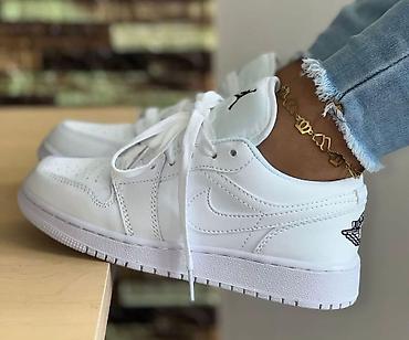 nike tech fleec: Кроссовки низкие, полностью белые
новые 37 размер — 1