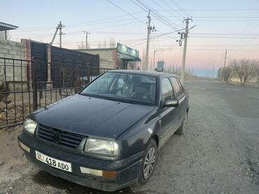 Volkswagen: Volkswagen Vento: 1992 г., 1.8 л, Механика, Бензин, Седан