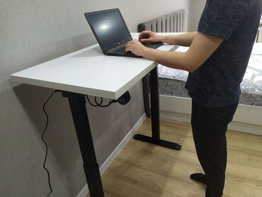 стол для офиса: Компьютерный Стол, цвет - Белый, Новый