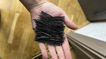 Təbii saçlar, pariklər: Salon malları toplu. 2 ədəd şinyon, 1 ədəd parik, 2 ədəd broşkalı saç — 22