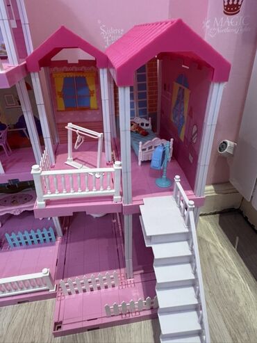 Digər uşaq mebeli: Böyük kukla evi dəsti - 3 mərtəbəli, bir neçə balkon və terraslı — 9