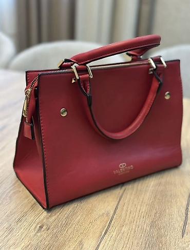 часы coros: Отдам даром Женская сумка Valentino Garavani, цвет красный - — 2