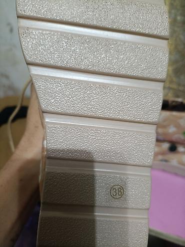 yun corab: Qadınlar üçün isti qış botları - Model: yumşaq, yastıqlı “moon boot” — 2