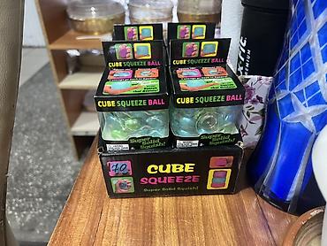 Игрушки: Антистресс-игрушка Cube Squeeze Ball — упругий «сквиш» в форме куба — 2