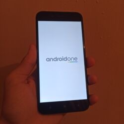 philips xenium x530: Xiaomi Mi A1, 64 ГБ, цвет - Черный, 
 Отпечаток пальца, Две SIM карты