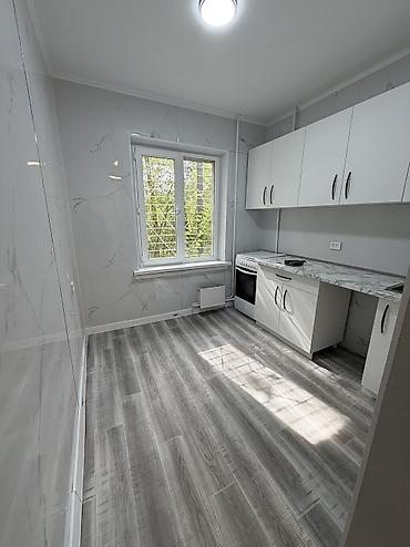 продаю квартиру 105 серия: 2 комнаты, 48 м², 7 мкр 105 серия, 1 этаж — 7