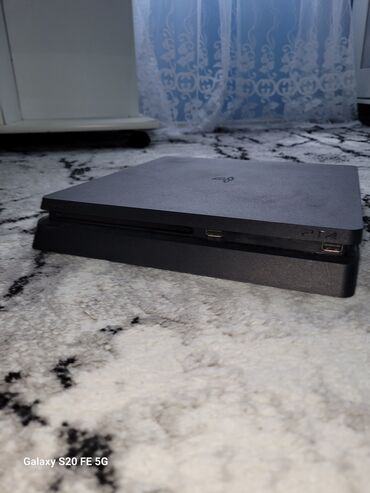 topovi na plin: PlayStation 4 slim kao nov uz njega idu dva dzjostika cabel original