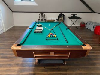 Bilyard masaları: - Yenidir upakovkadadır - Ölçüsü 284 cm × 157 cm - Yüksək — 9