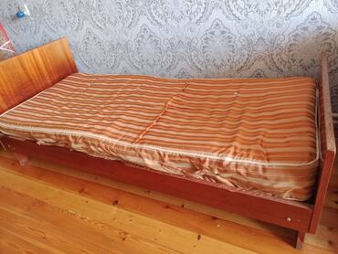 yataq taxtı: Б/у, Односпальная кровать, Без подьемного механизма, С матрасом, Без выдвижных ящиков