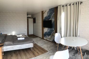 Посуточная аренда домов: 28 м², 4 комнаты, Балкон застеклен, Бронированные двери, Видеонаблюдение — 3