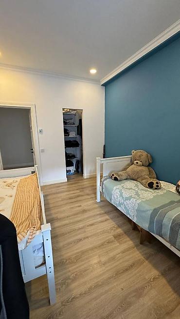 Продажа коттеджей и домов: Продается 2-х эт. дом + цокольный этаж Район Киргизия-1 Зем. участка - — 8