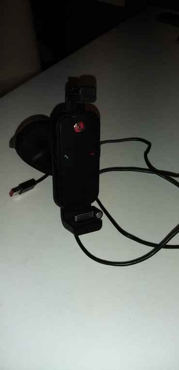 iwlenmiw tekerler: Avtomobil üçün Apple 4 zaryatka və Bluetooth