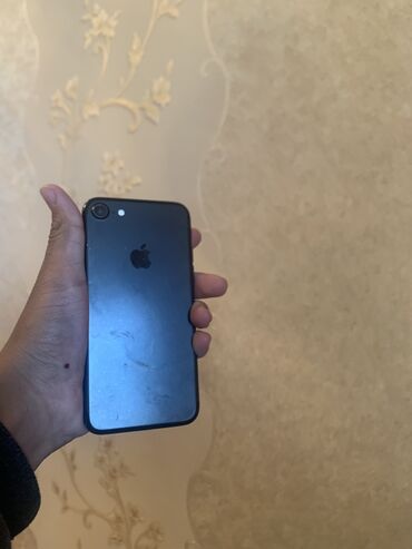 системник и монитор: IPhone 7, Б/у, 128 ГБ, 100 %