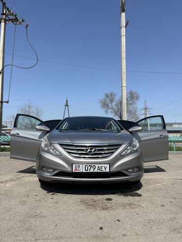 робота такси: Hyundai Sonata: 2010 г., 2 л, Робот, Бензин, Седан