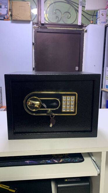 коробка для одежды: Сейф для хранения денег W-138 EB25 . Размеры : 34,5х25х25