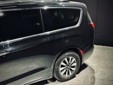Chrysler: Chrysler Pacifica: 2021 г., 3.6 л, Автомат, Гибрид, Минивэн — 4