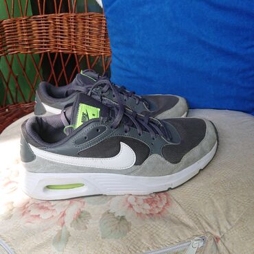 Muška obuća: Original Nike patike
Nosene, bez ostecenja
Br 39
Gaziste 24,5 cm