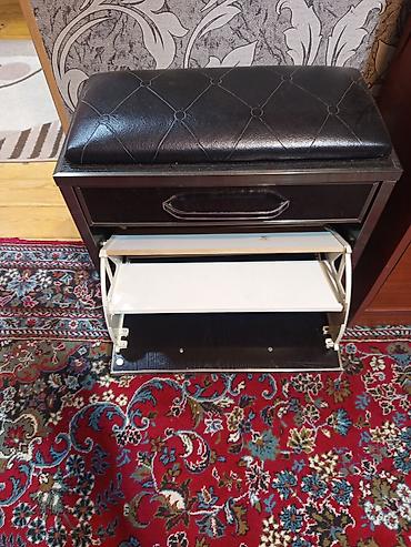 garda ayakkabı: Ayaqqabı oturacağı və şkafı kombinə olunmuş mebel. - Üst hissə — 1