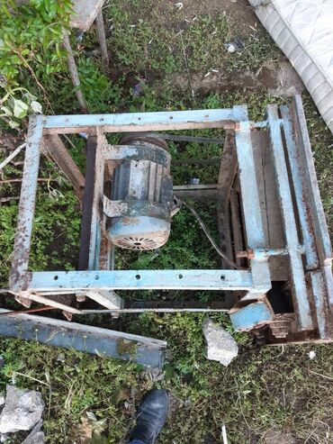 Digər tikinti materialları: Taxta mişarı işlək vəziyyətdədir qiymətdə razılaşmaq olar. day su