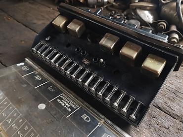 Auto delovi: Tabla s osiguračima Lada 2104 Karavan br.8. Polovno, očuvano, skinuto — 7