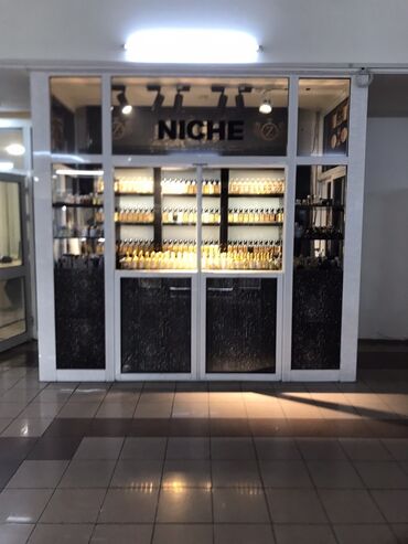 вешалка для брюк и рубашек напольная: Gənclik metrusunun çıxışında kaspian şoping ticarət mərkəzində 4kv