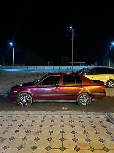 фольксваген кросс: Volkswagen Vento: 1993 г., Седан — 7