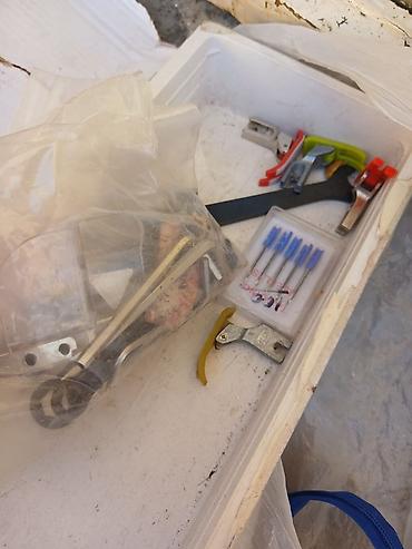 Другие фольгированные материалы: Продаётся фурнитура ( нитки разной рацветкиножницы,замочки, ткани — 6