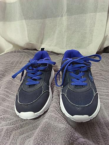 muska adidas majica: Champion patike za trčanje/šetsnju – tamnoplave sa plavim detaljima - — 1