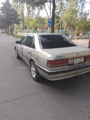 mazda 929 1989: Mazda 626: 1989 г., 2.1 л, Механика, Бензин, Седан