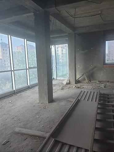 Kommersiya daşınmaz əmlakı: Satılır: iki səviyyəli geniş ofis/kommersiya sahəsi - Planlaşdırma: 2 — 7