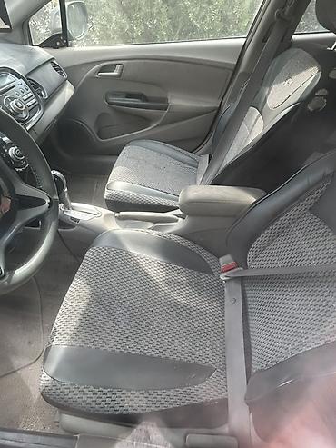 Honda: Honda Insight hatchback – hibrid - Kuzov: 5 qapılı liftbek/hatchback — 7