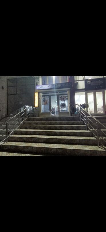 Digər kommersiya daşınmaz əmlakı: Gözəllik salonu əşyalar daxil hər şeyi ilə arendaya verilir. Ətraflı — 2