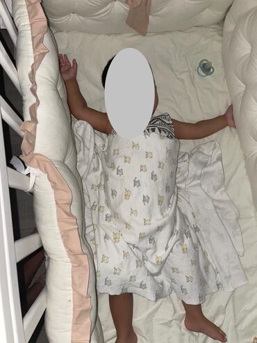 детское постельное белье с бортиками: Бортики для детской кровати в хорошем состоянии. Покупали за 4500