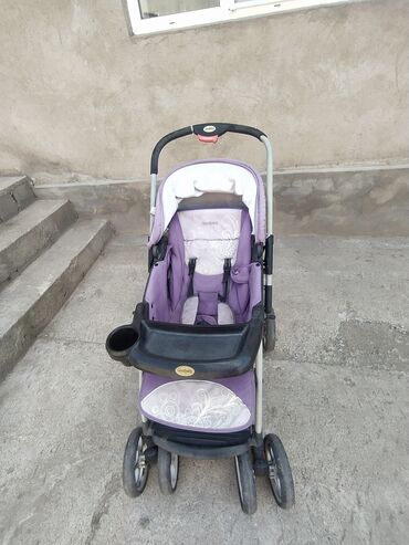 прогулочную коляску лёгкая и удобна: Коляска, цвет - Фиолетовый, Б/у